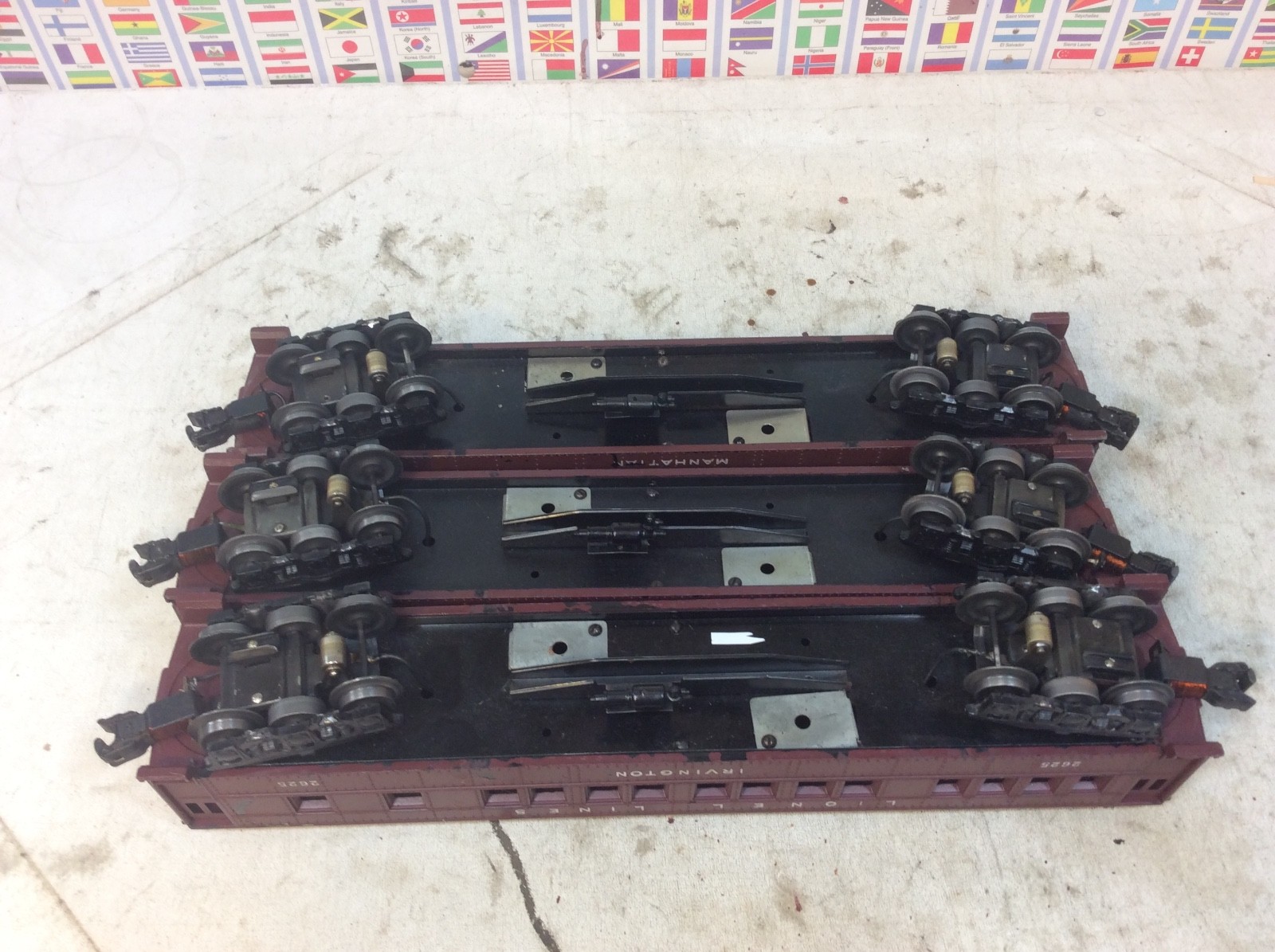 Lionel 726 Steam Engine and 3 Madison Passenger Cars O Gauge / 027