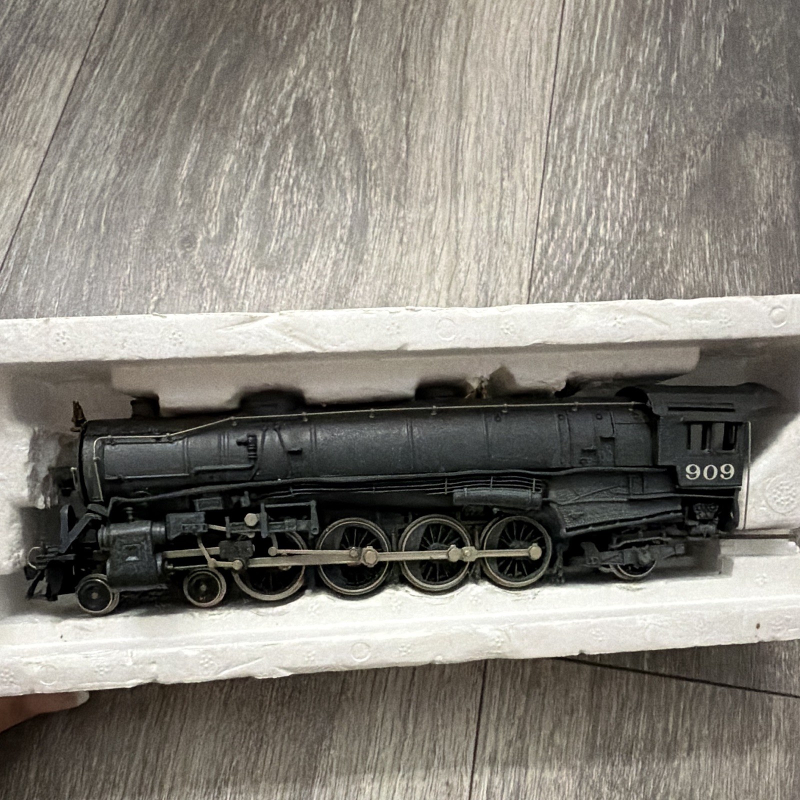 Mehano HO Pennsylvania Railroad 4-8-2 Steam Locomotive #909 DC Analog