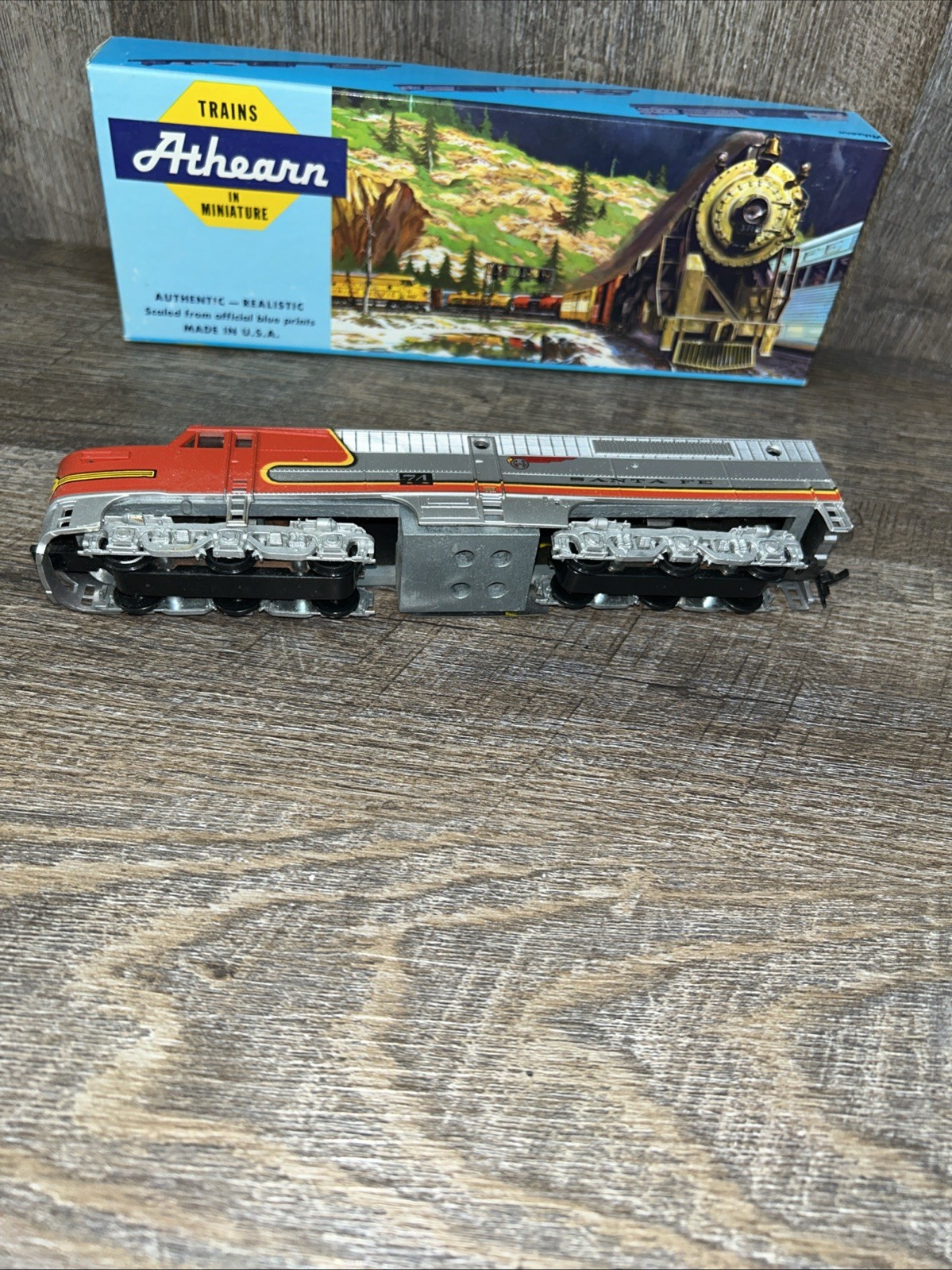 Athearn 3305 PA-1 Diesel Santa Fe – Dummy Train For Display Only