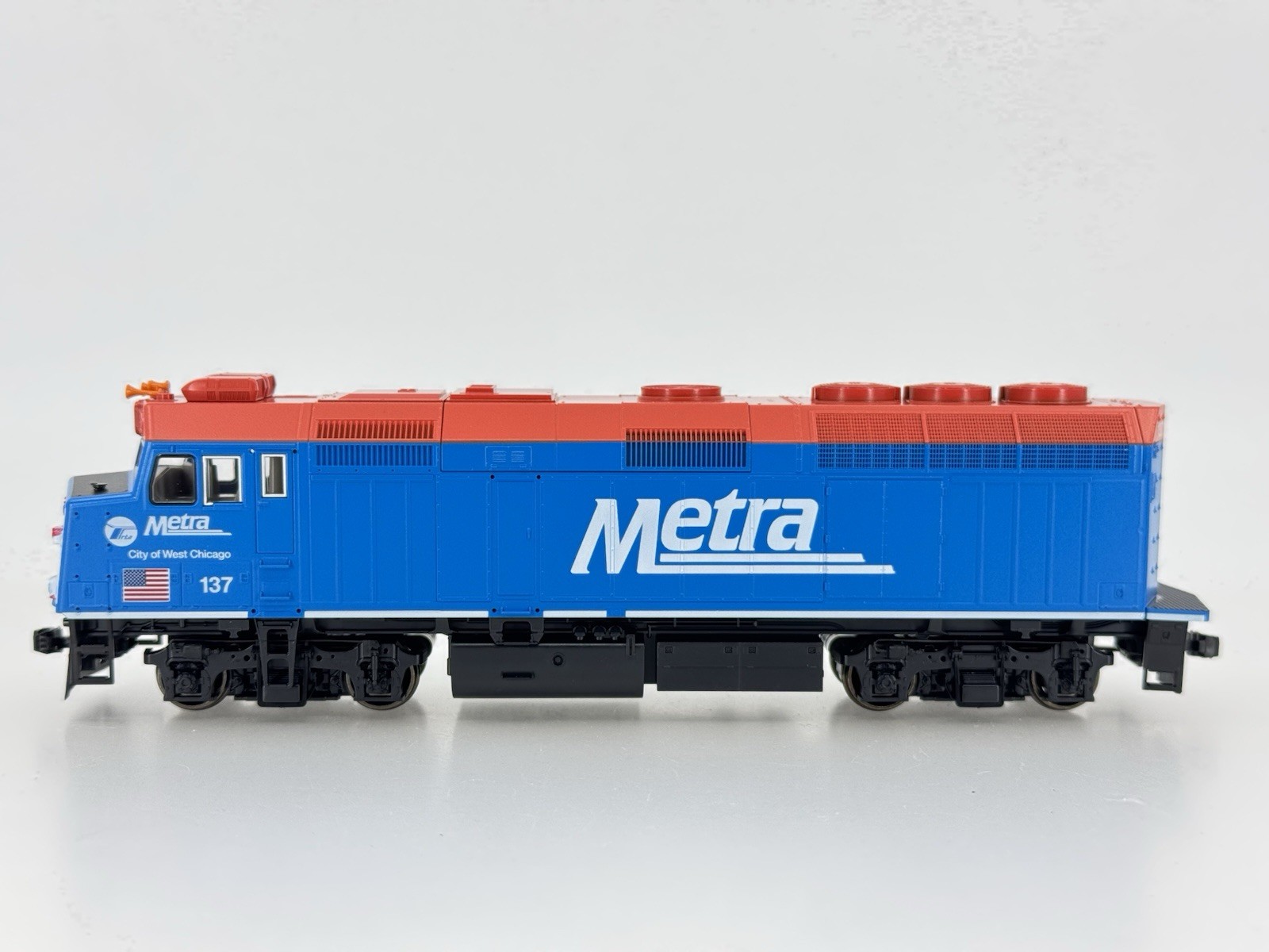 HO Kato 37-6571 Chicago Metra City of West Chicago EMD F40PH Locomotive #137