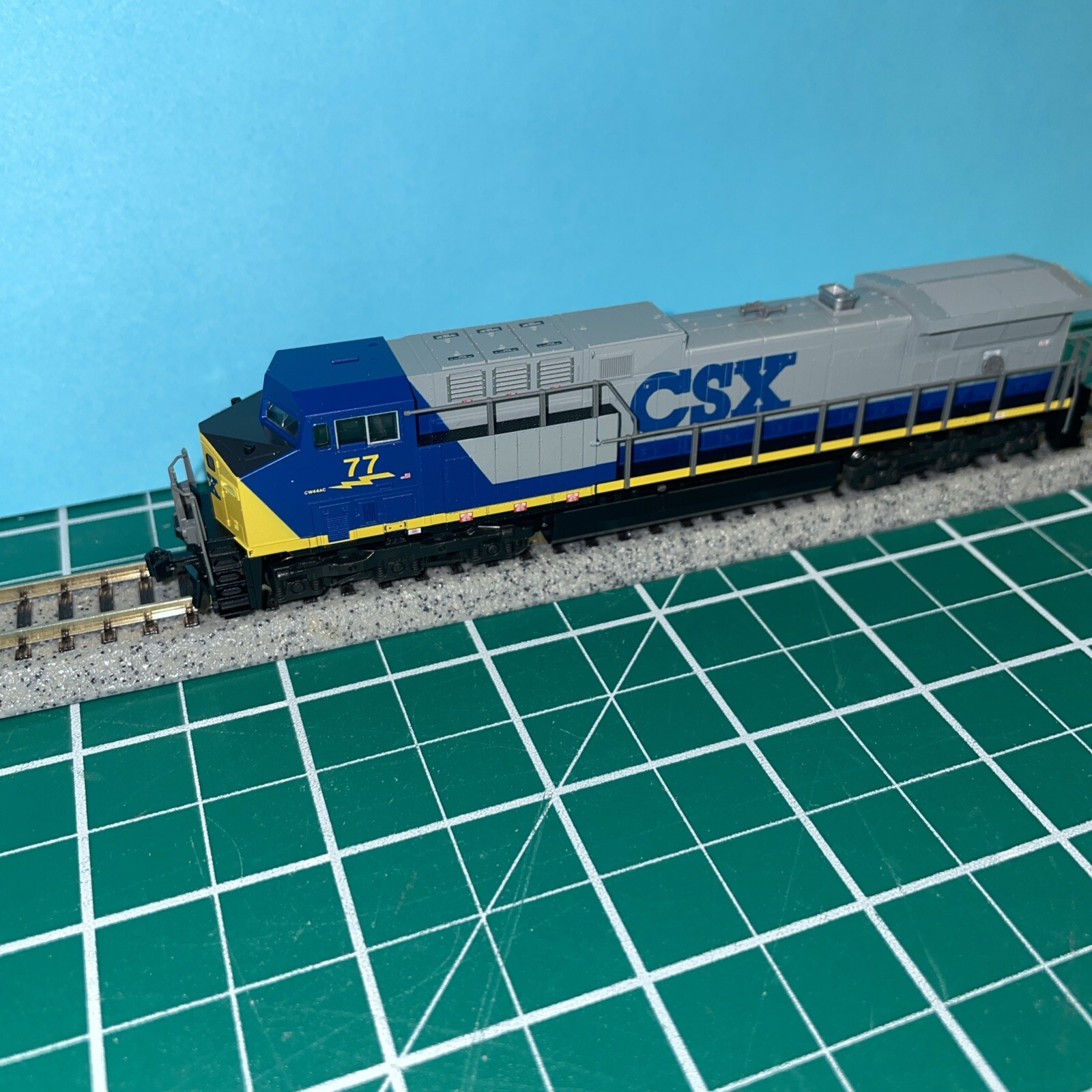New! N-Scale Kato 176-7043 AC4400CW CSX #77 DC $143.00 Make offer