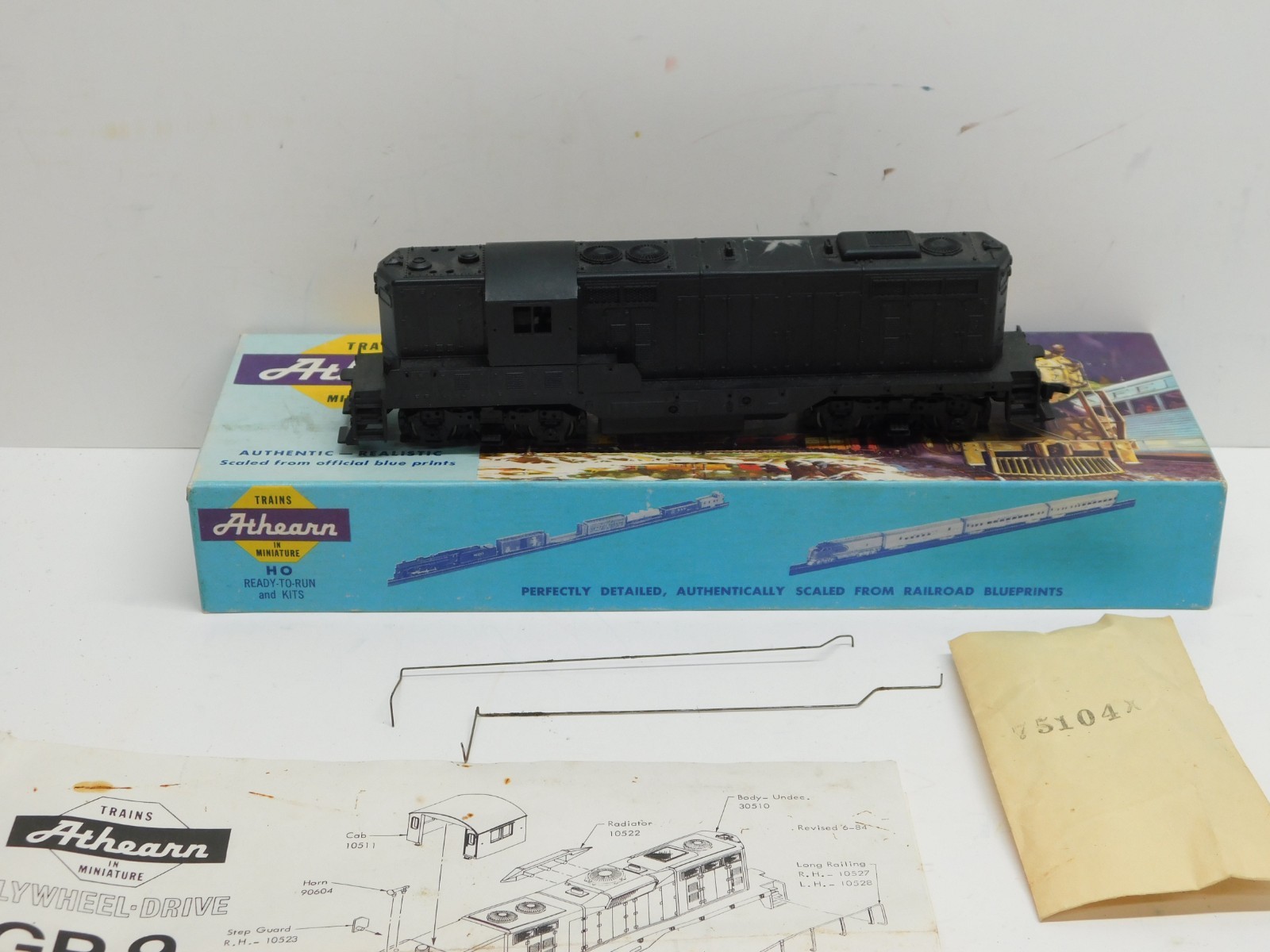 Athearn HO Blue Box Undecorated GP9 Diesel Locomotive – Powered Unit