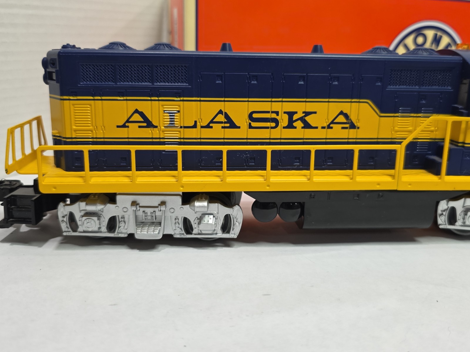 Lionel O 6-28857 Alaska Railroad 1704 GP7 Diesel Locomotive W/TrainSounds Ex/Box