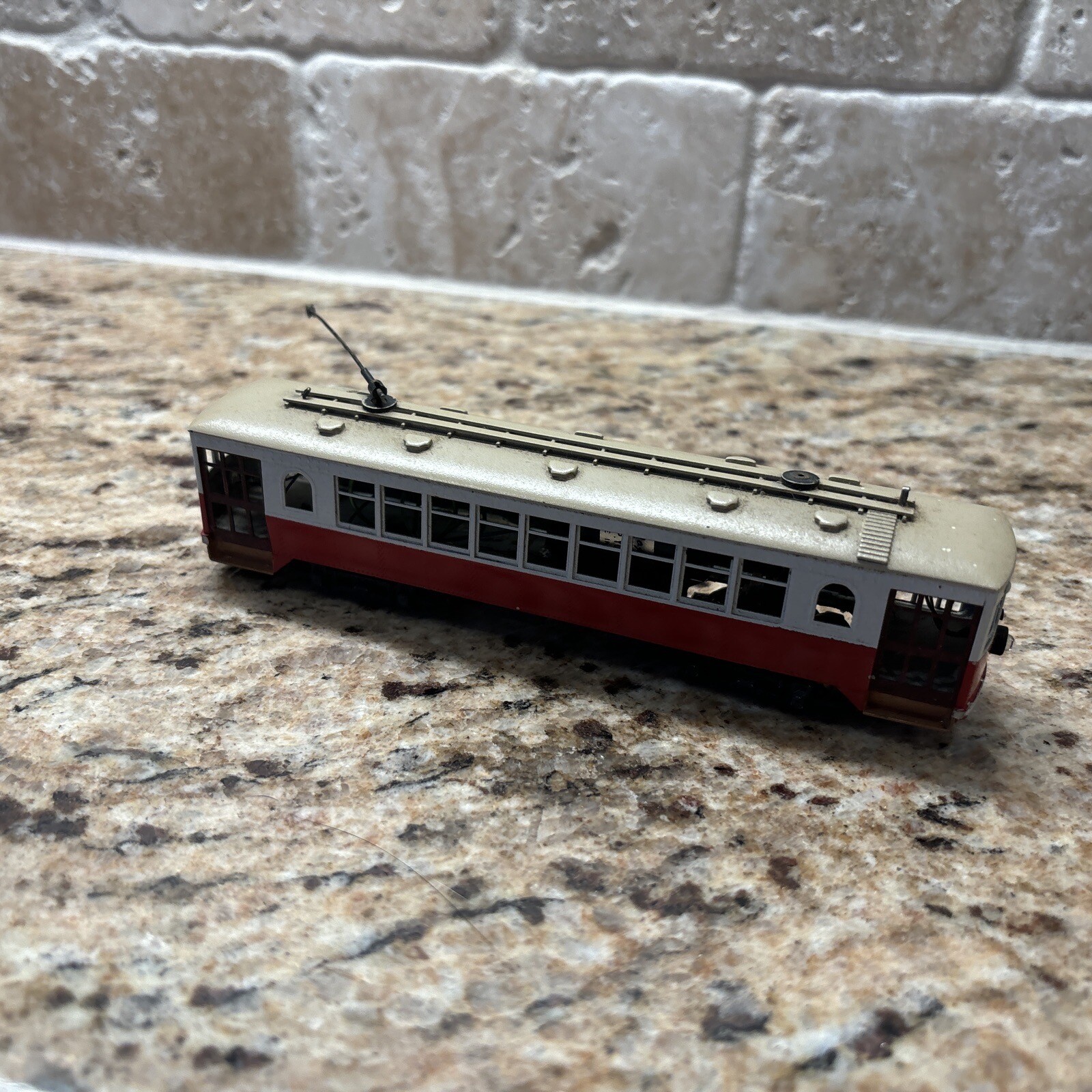 The Car Works BRASS INTERURBAN TROLLEY CURVESIDER HO *CUSTOM-PAINT *