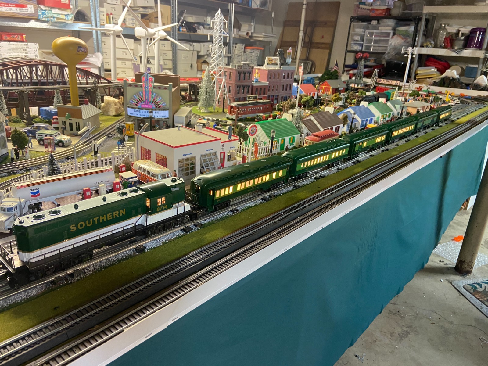 Lionel 6-8774 Southern GP-7 Diesel O Gauge Locomotive & SIX Passenger cars! TEST