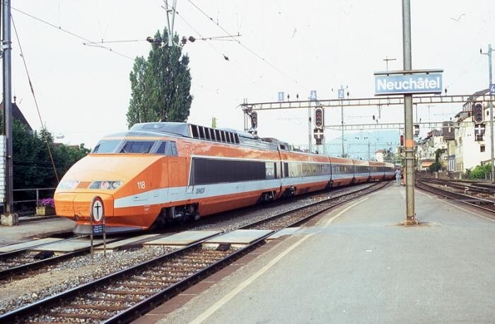 Lima HO French SNCF TGV High Speed Train “NEUCHATEL” Electric Multiple Unit NMIB