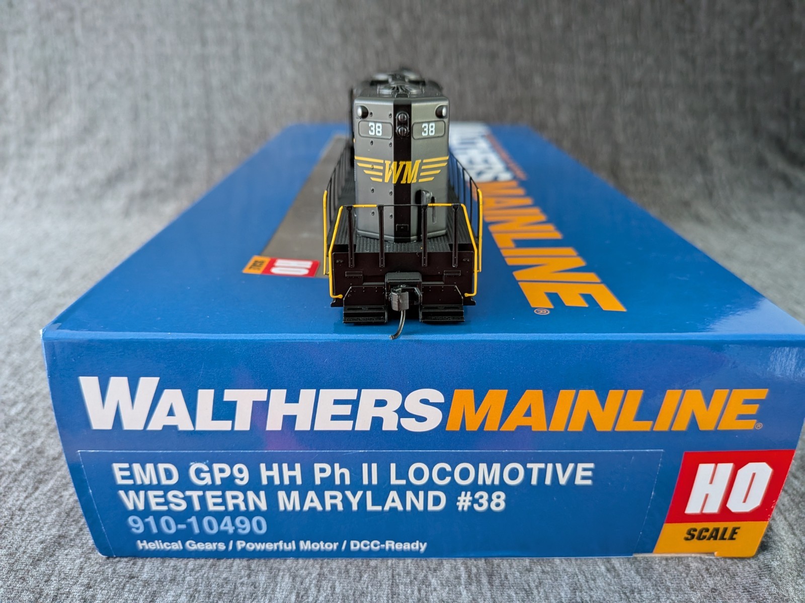 Walthers Mainline HO GP9, Western Maryland #38, #910-10490, DCC Ready.