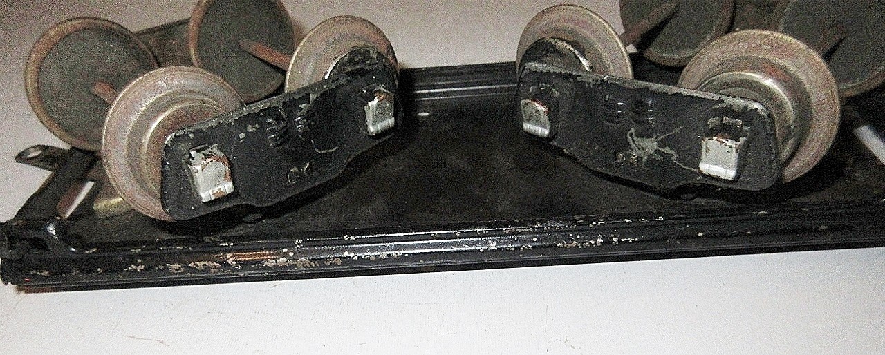 LIONEL #1835T STANDARD GAUGE TENDER FRAME W/TRUCKS