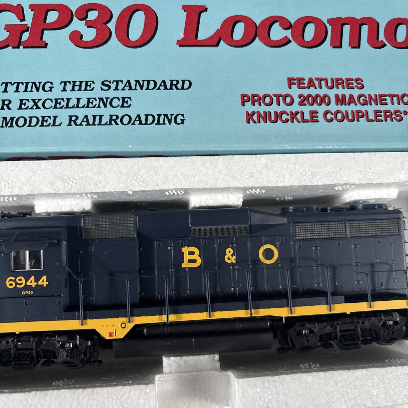PROTO 2000 HO SCALE LOCOMOTIVE GP30 ASSEMBLED WORKING LN 21512 B&O 6944 DCC