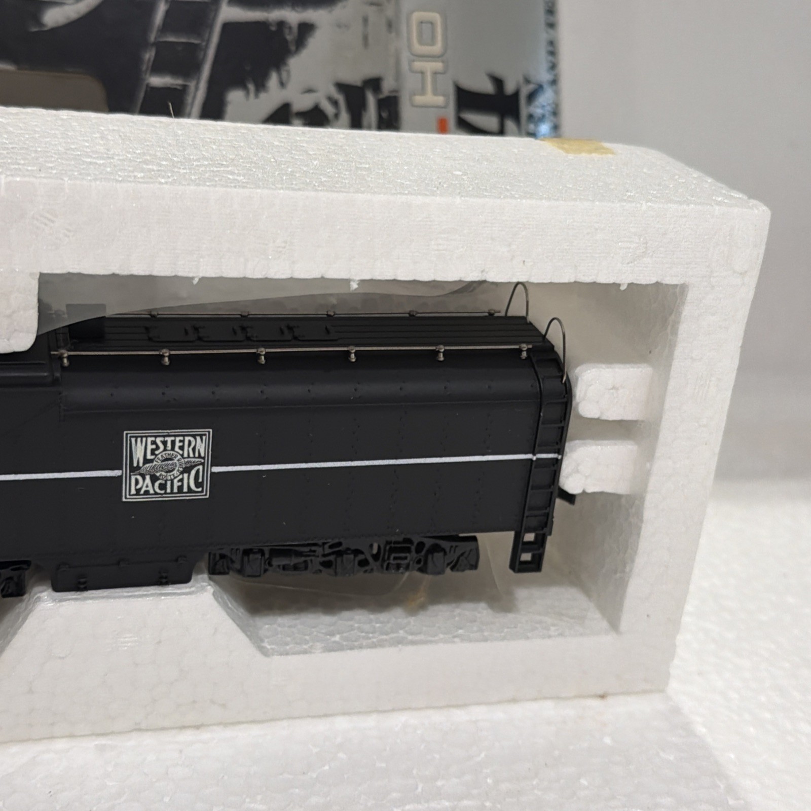 Lionel HO Scale GS-4 Western Pacific Locomotive & Tender 4-8-4