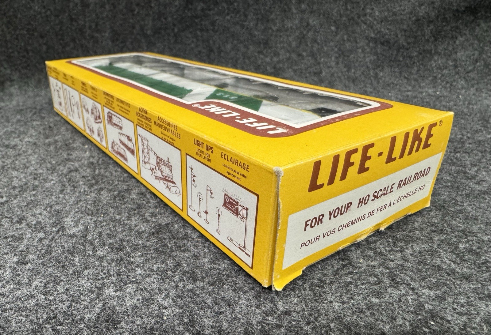 HO Scale F-40 Government of Ontario Transit Locomotive LIFE LIKE 8244A Train NOS