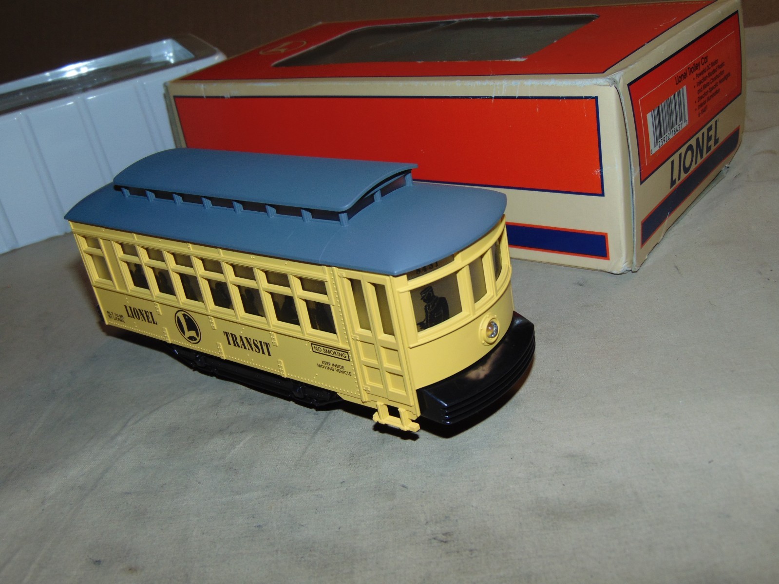LIONEL O 18431 LIONEL TRANSIT MOTORIZED TROLLEY + BOX