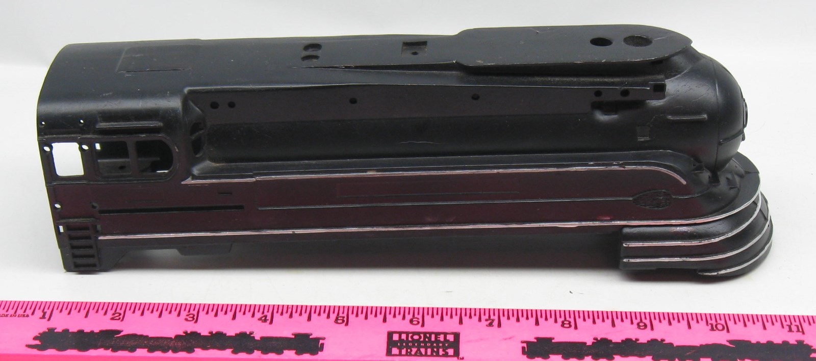 Lionel 4-6-2 Torpedo Steam locomotive Shell and frame assembly