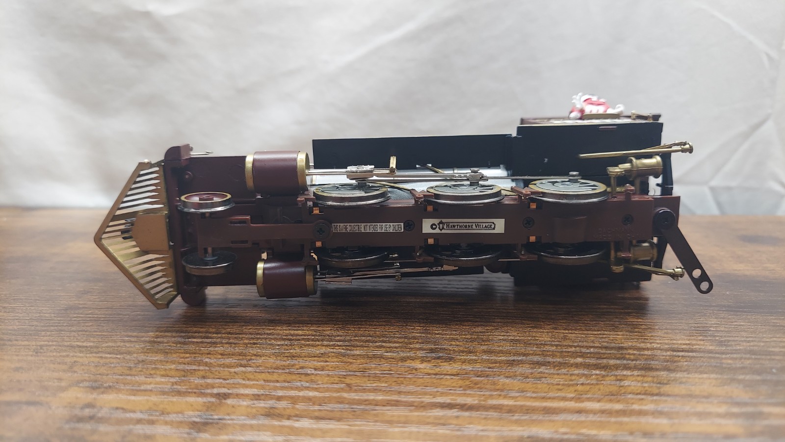 On30 Hawthorne Village Bachmann M&M Holiday Express 2-6-0 Engine