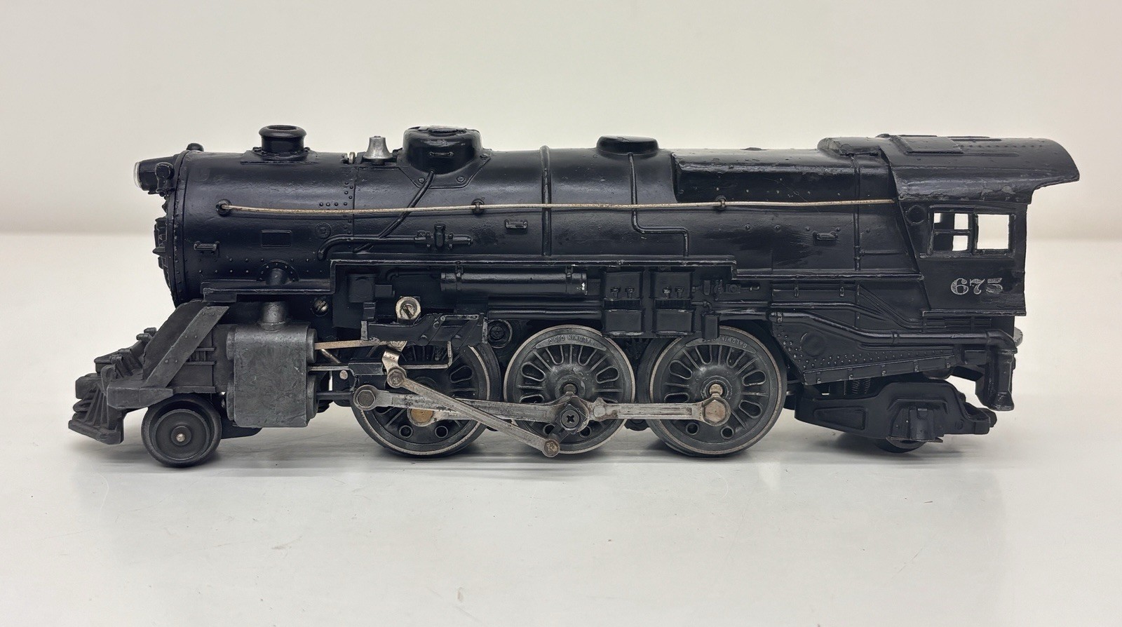 Lionel Postwar 2-6-2 Prairie Steam Locomotive 675 & Whistle Tender 2466W