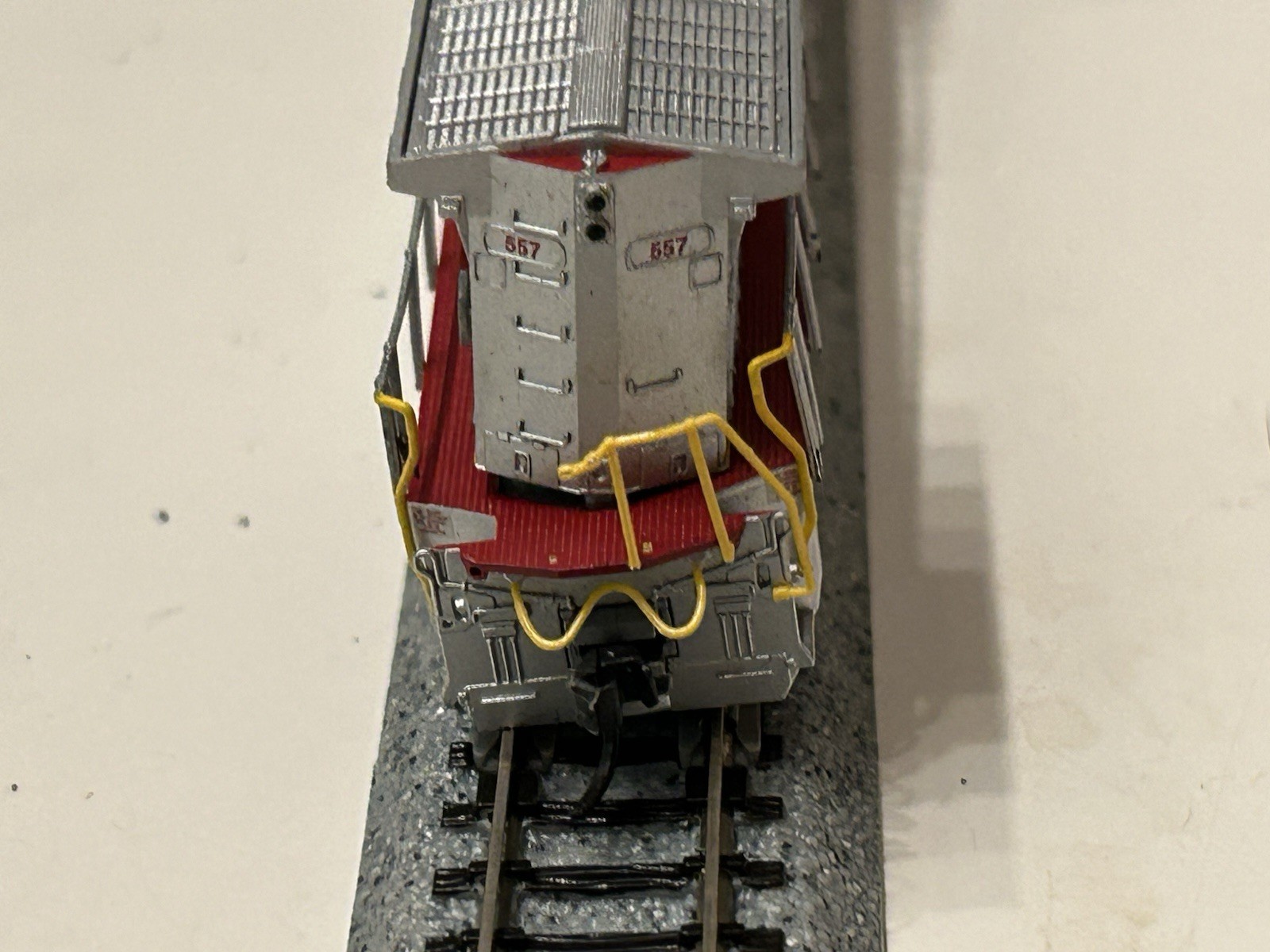 N Scale Atlas 48811 BNSF “Warbonnet” GE Dash 8-40BW Diesel #557 – DCC Ready