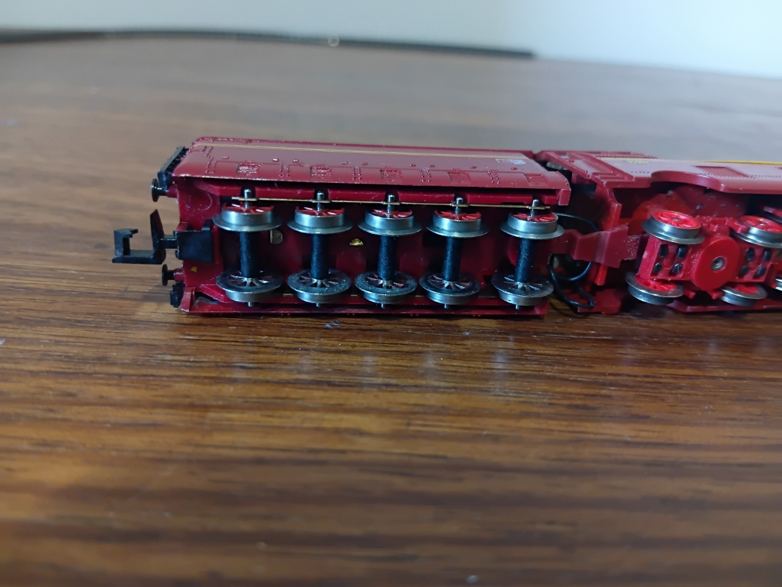 N Scale 2217 Arnold BR 05 002 Steam Locomotive 4-6-4
