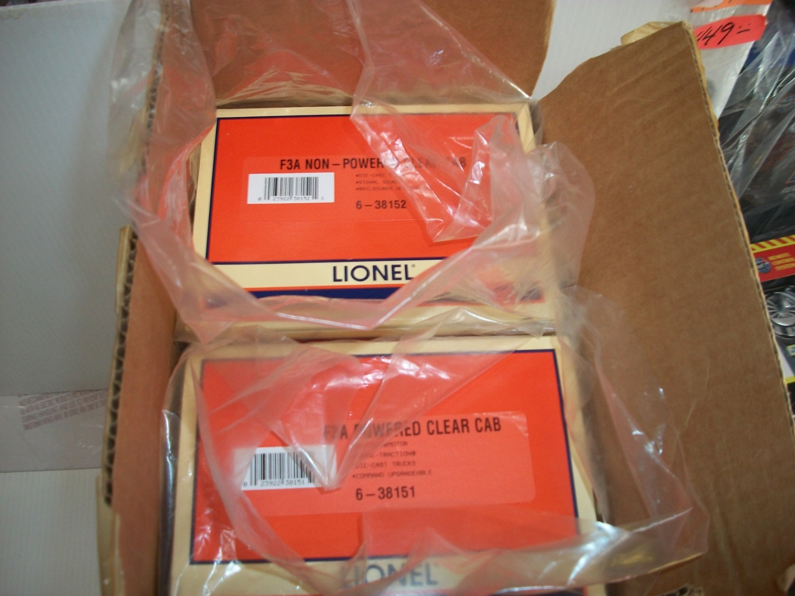 LIONEL 6-38150&29086 ” F3’S AA PWR/DUM & 3 PASS. CARS CLEAR SHELLS ” LOT #46444