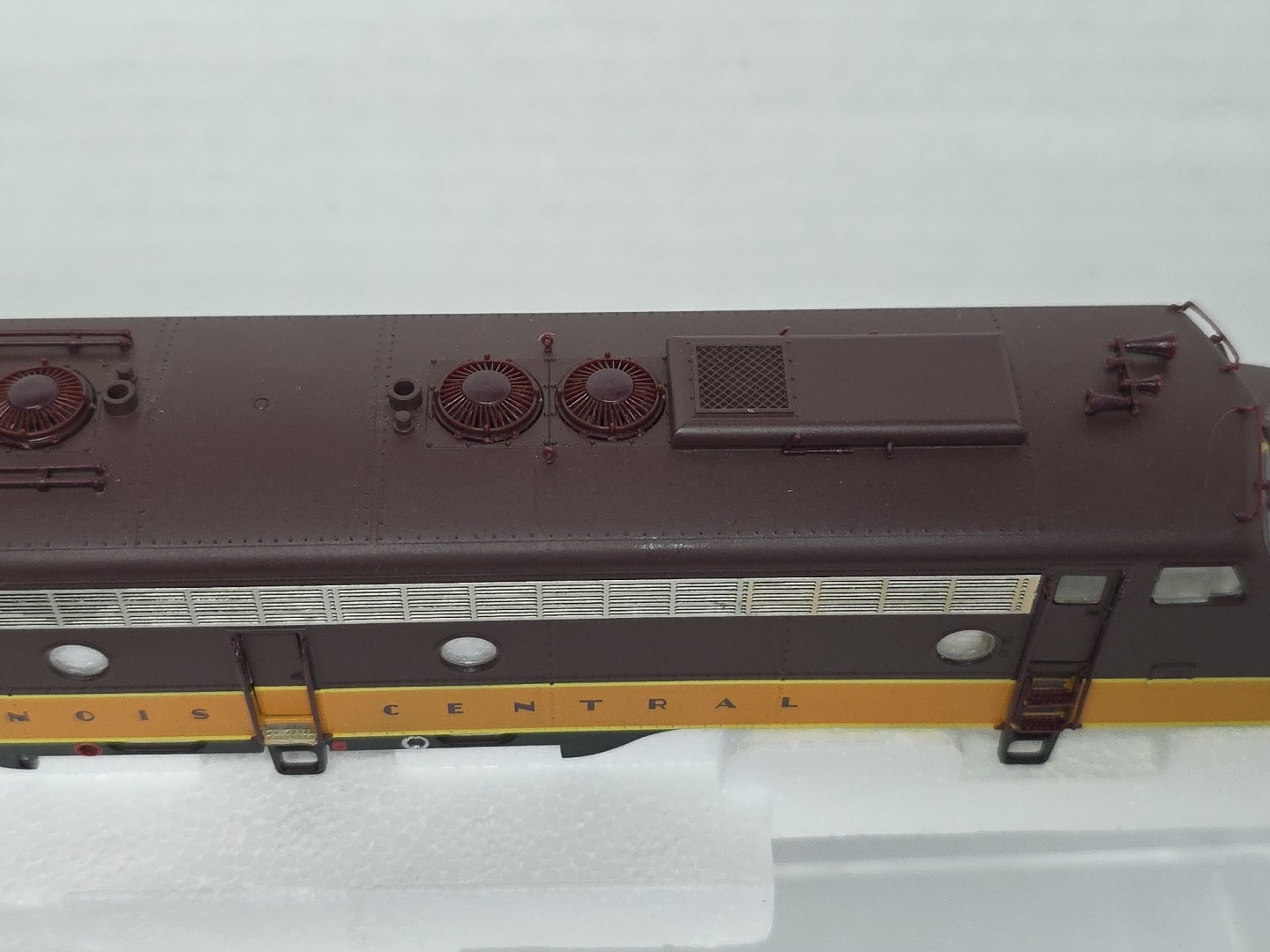 Proto 2000 HO Scale 8712 E8/9 Diesel Locomotive Illinois Central 4025 NOS Runs