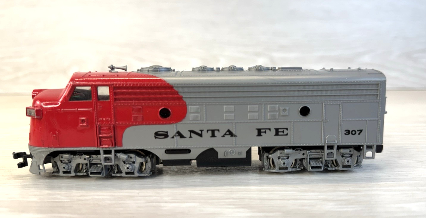 Vintage Bachman HO Scale Santa Fe Lighted Locomotive Red Silver Black #307