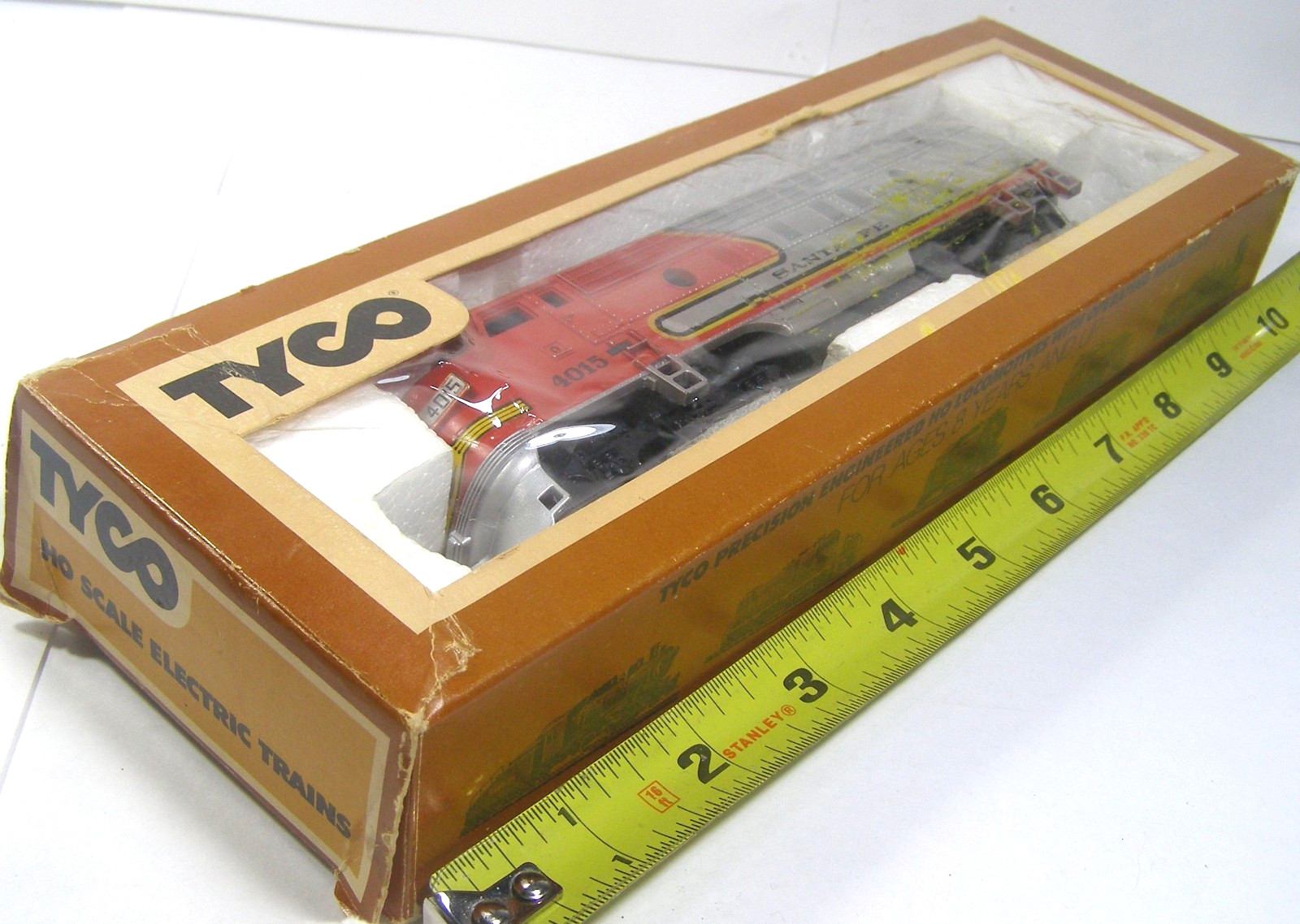 Tyco HO Scale Model RR Train Locomotive Santa Fe 224F9A #4015 Austria W4S