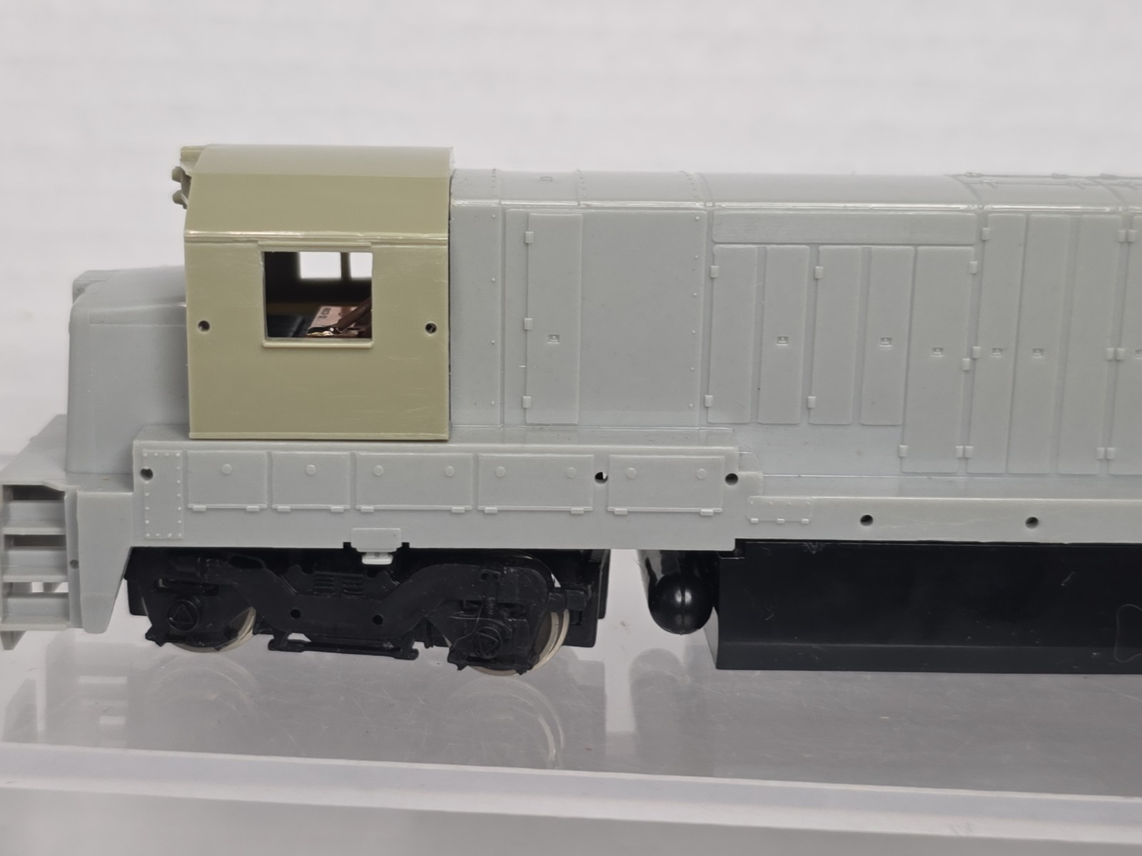 Bachmann Plus HO Scale 11101 Undecorated GE B23-7 Diesel Locomotive NOS