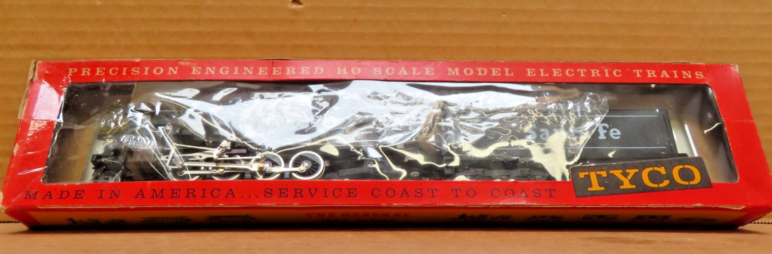 TYCO HO Gauge SANTA FE “MIKADO” LIGHTED STEAM LOCOMOTIVE & TENDER #T20 RUNS WELL