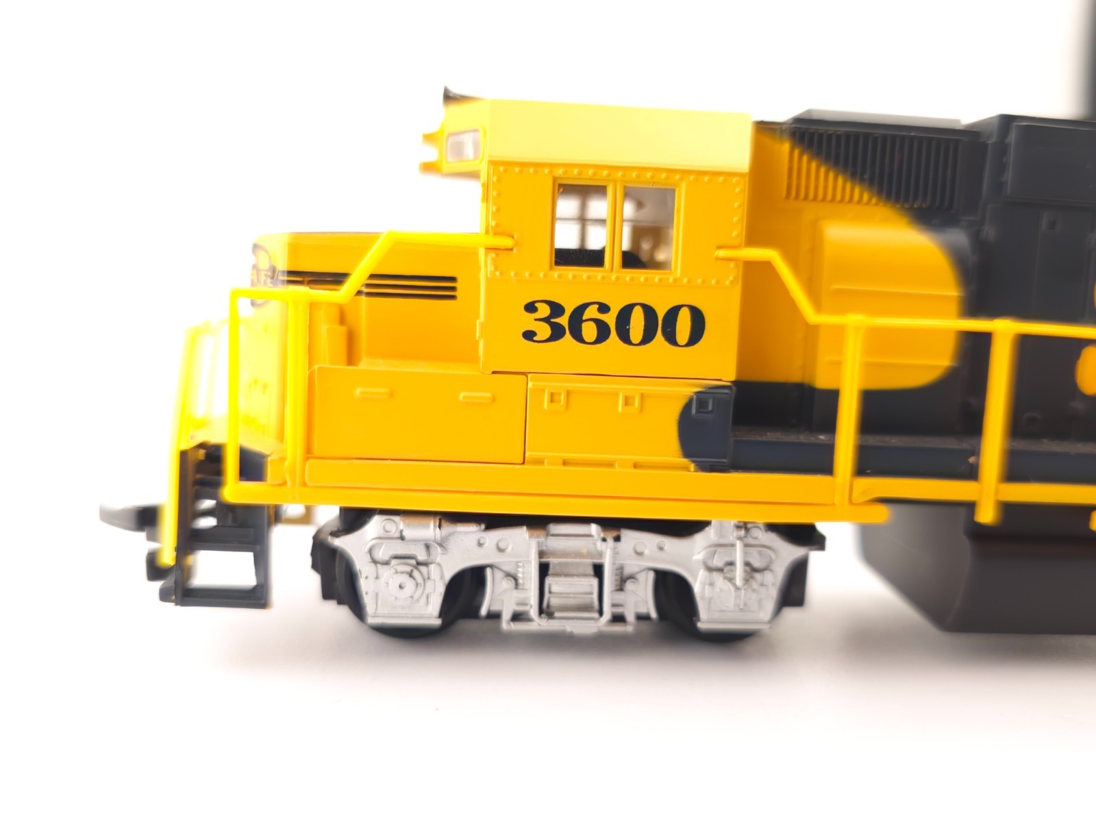 Life-Like HO Scale Santa Fe GP38 DUMMY Diesel Locomotive #3600 Model Train