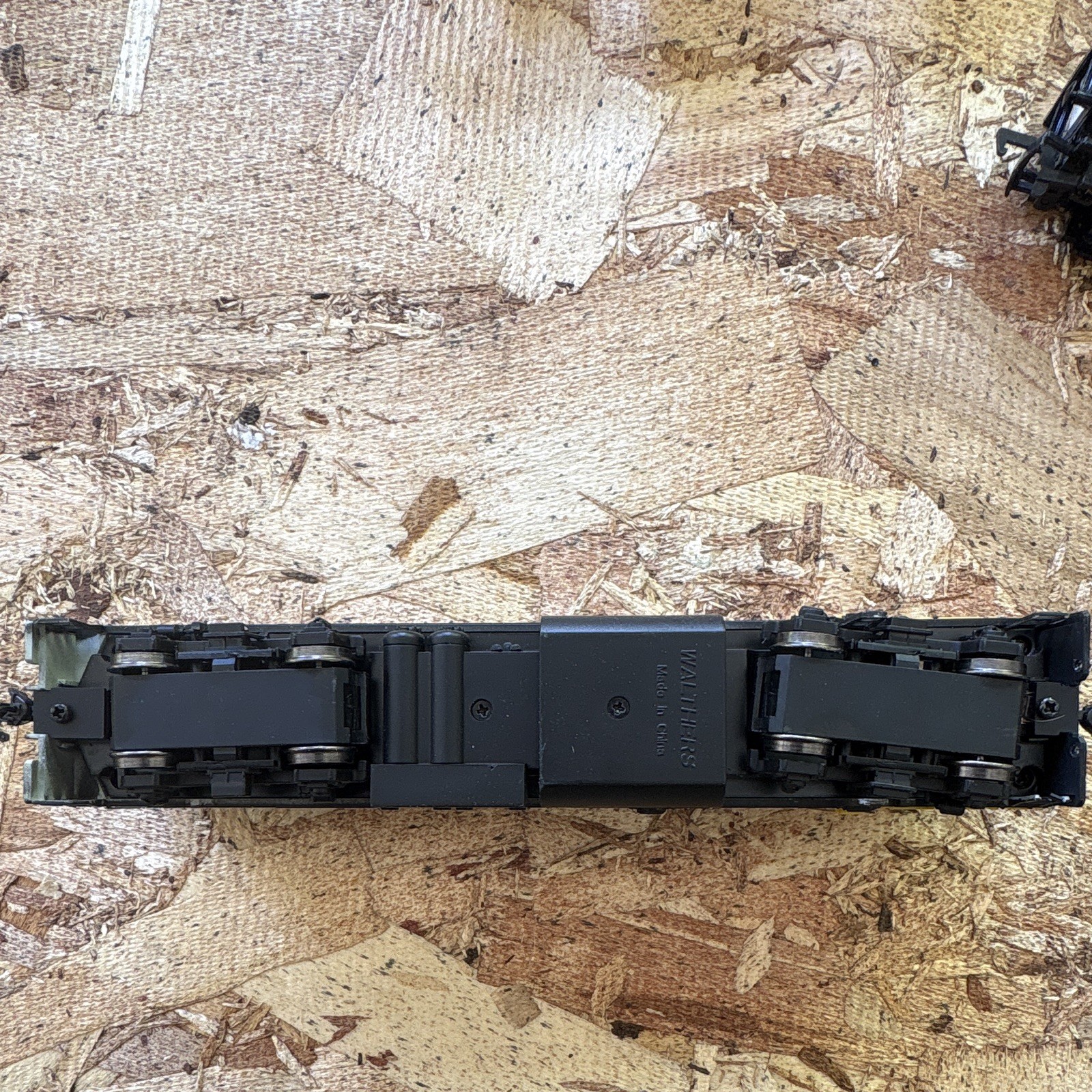 Walthers HO scale VIA Rail Canada EMD F40PH (Scheme #6402)