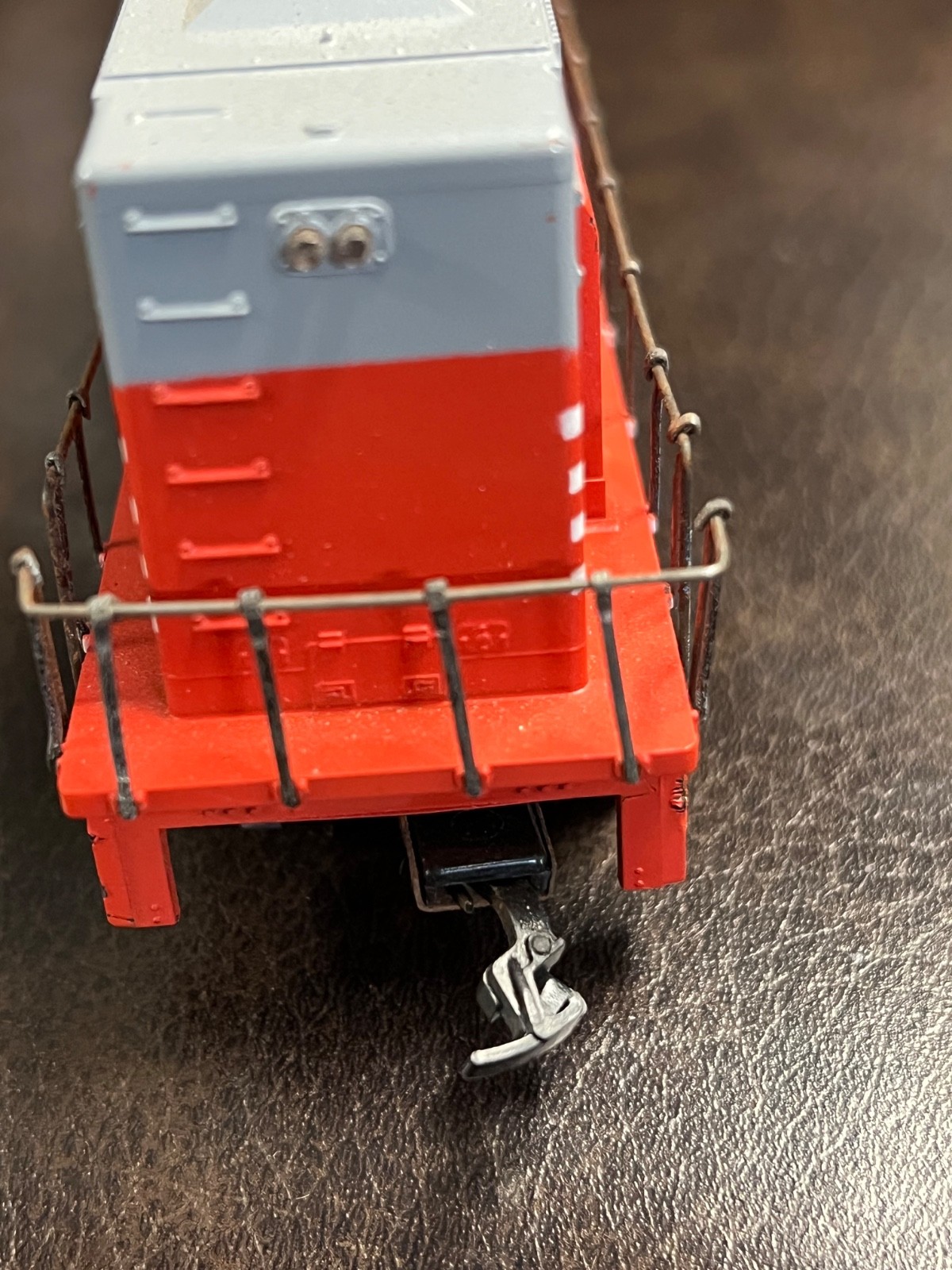 HO EMD DD40 Burlington red Dummy # 6000