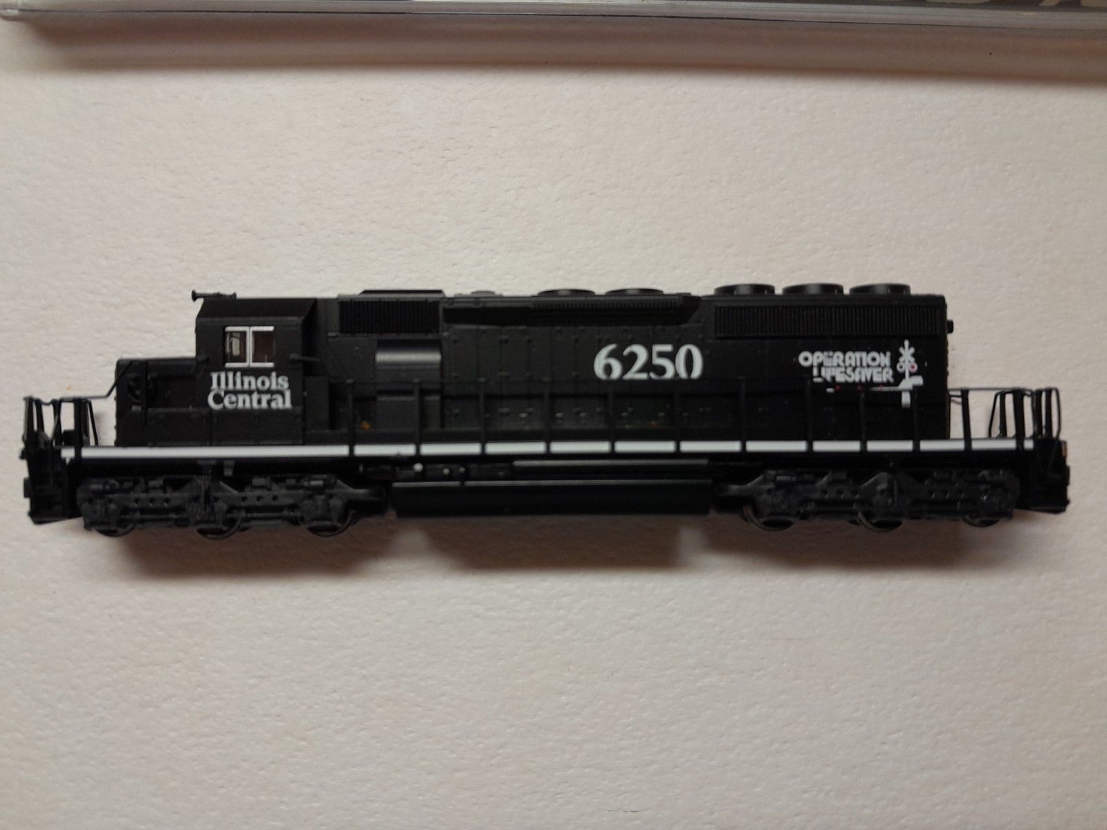 N scale Kato Kobo Illinois Central sd40-2 DCC Locomotive