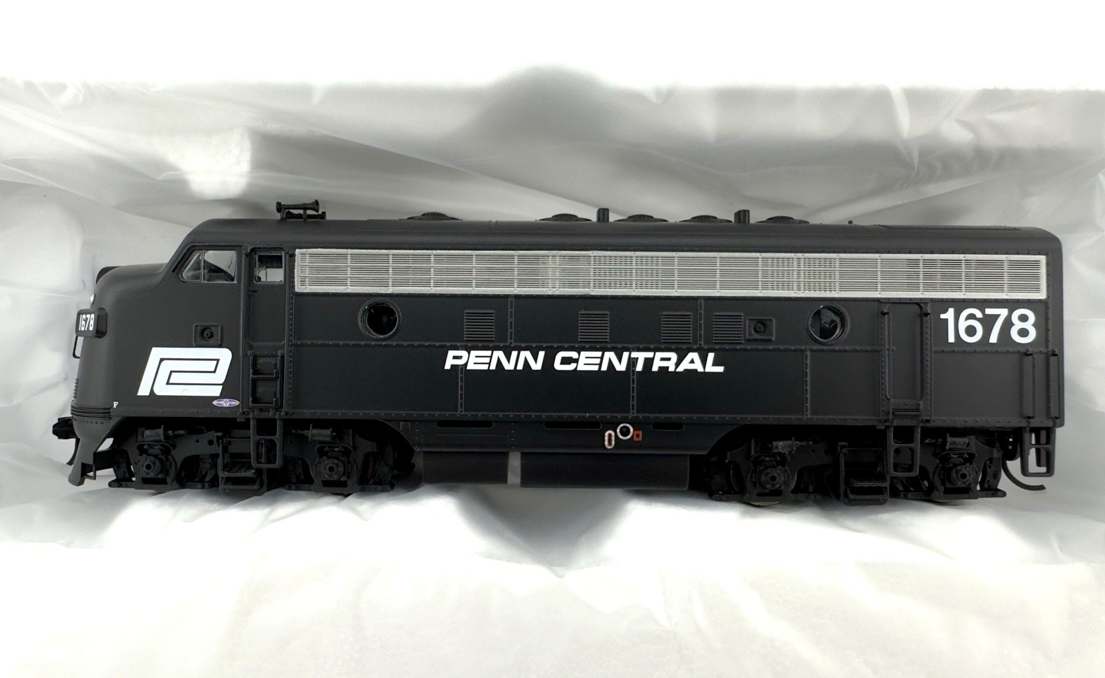 Walthers 910-19986 HO Penn Central EMD F7A Locomotive Road #1678 *DCC & Sound*