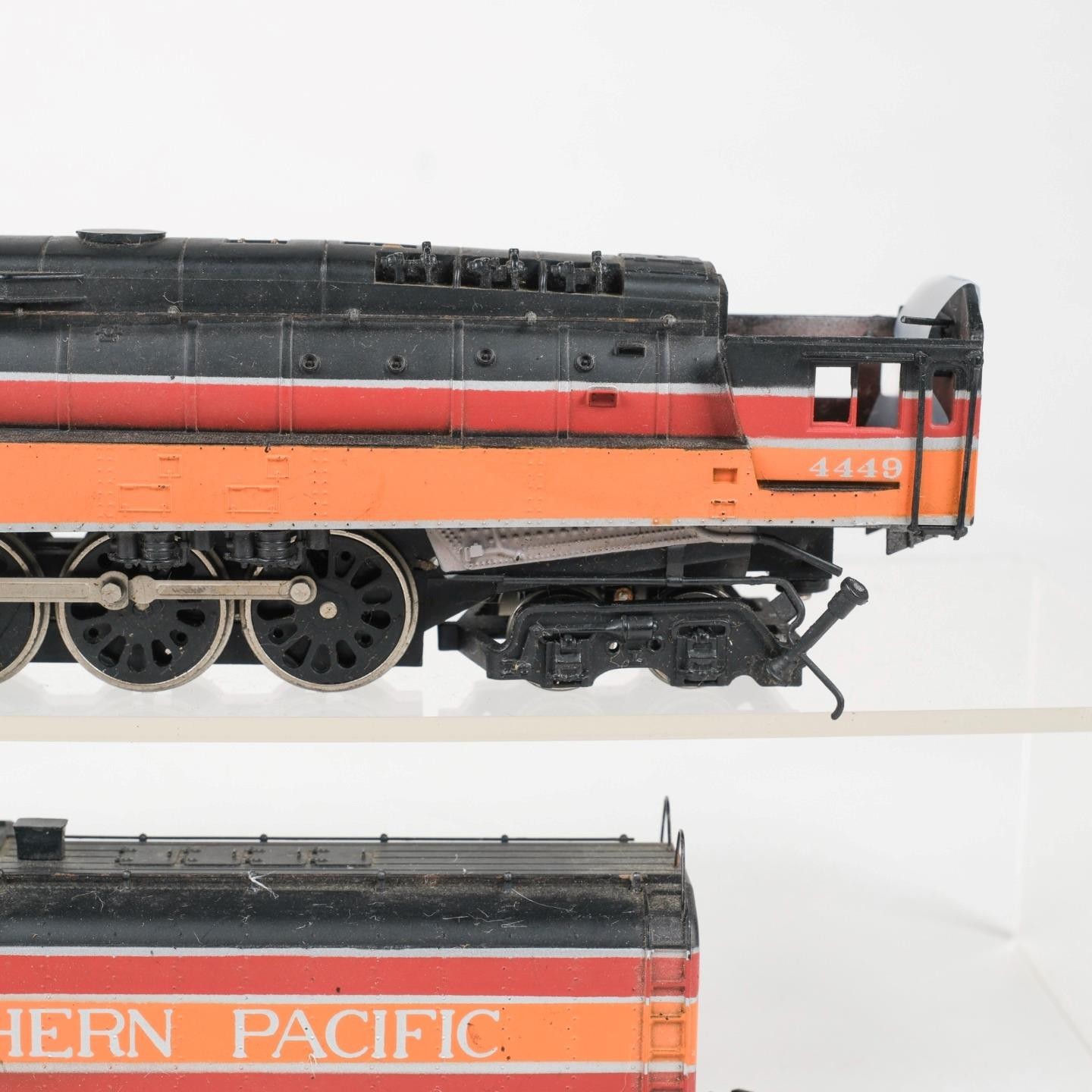 Bachmann HO Southern Pacific SP Daylight #4449 4-8-4 Steam Locomotive & Tender