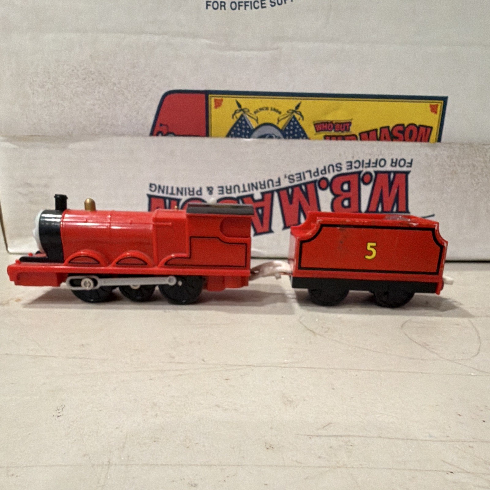 TOMY Thomas & Friends James No. 5 Red HO 1:87 2-6-0 DC Analog w/ Tender