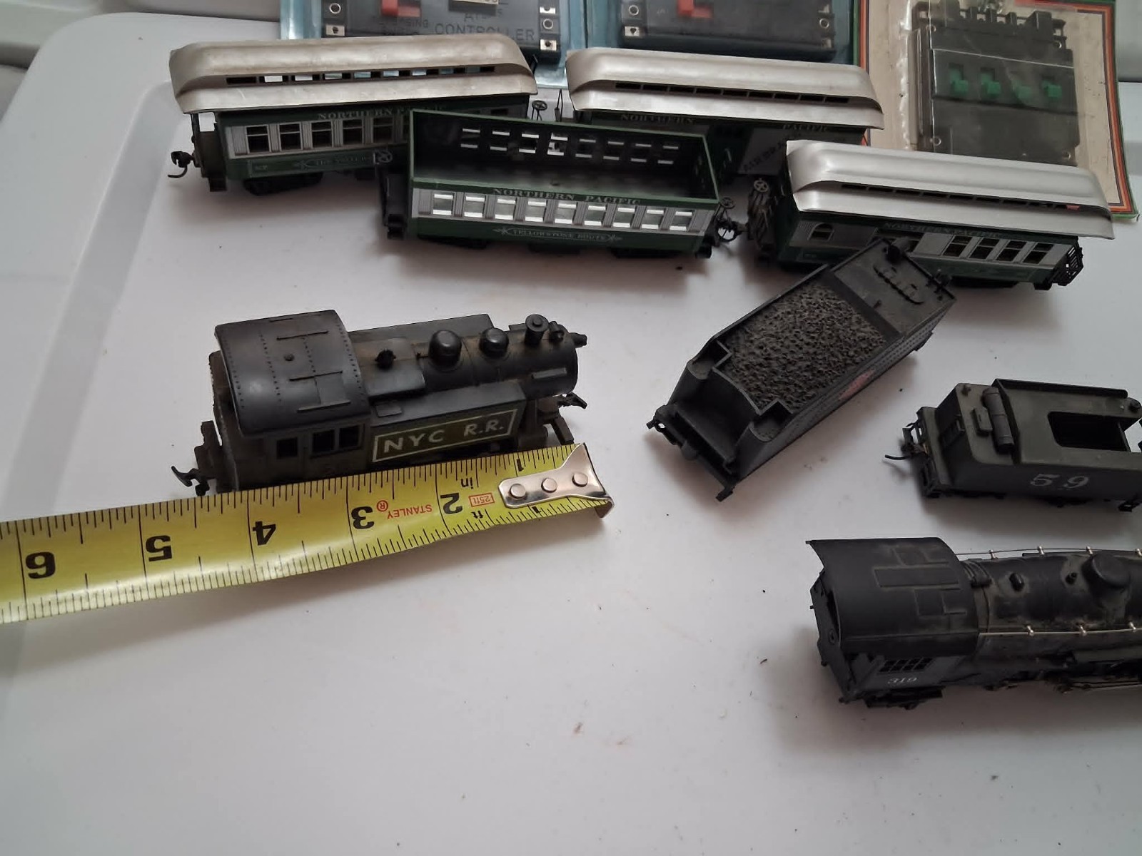 model train items. Unknown condition 3 engines and multiple cars