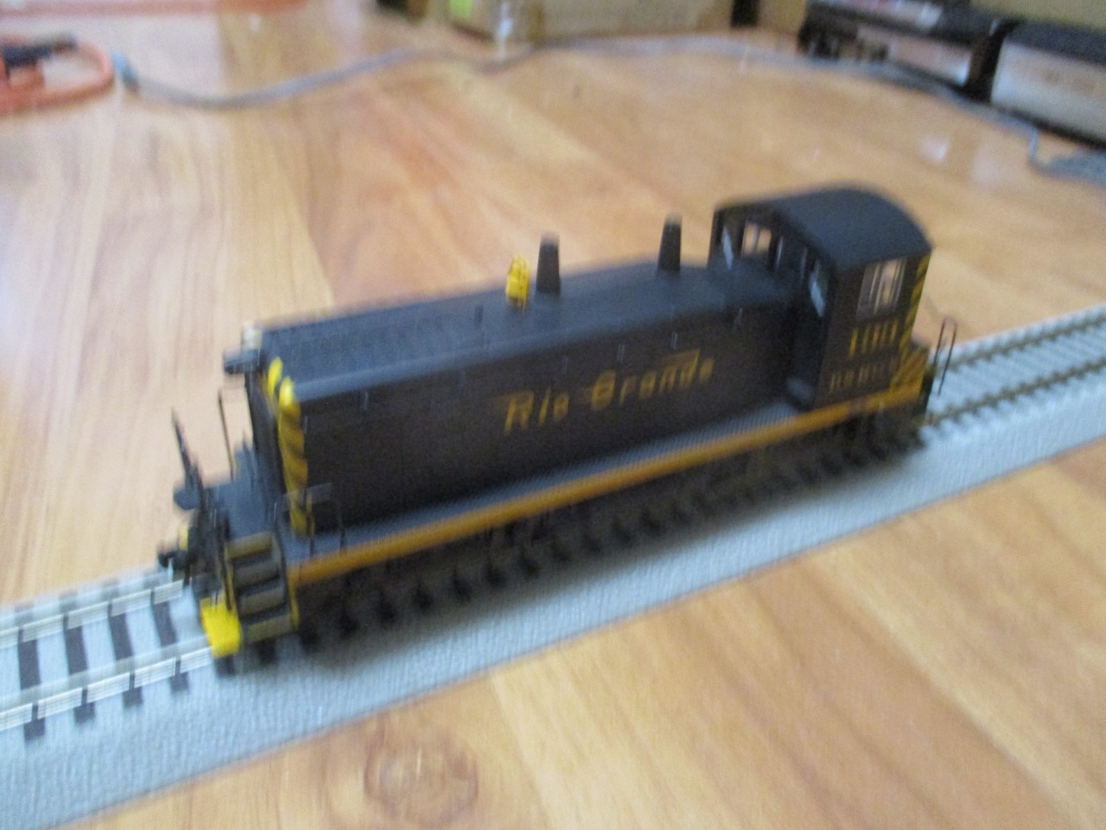 S Helper 00430 Rio Grande SW-9 Diesel (5/31/26 Garber Coll) Scale DC