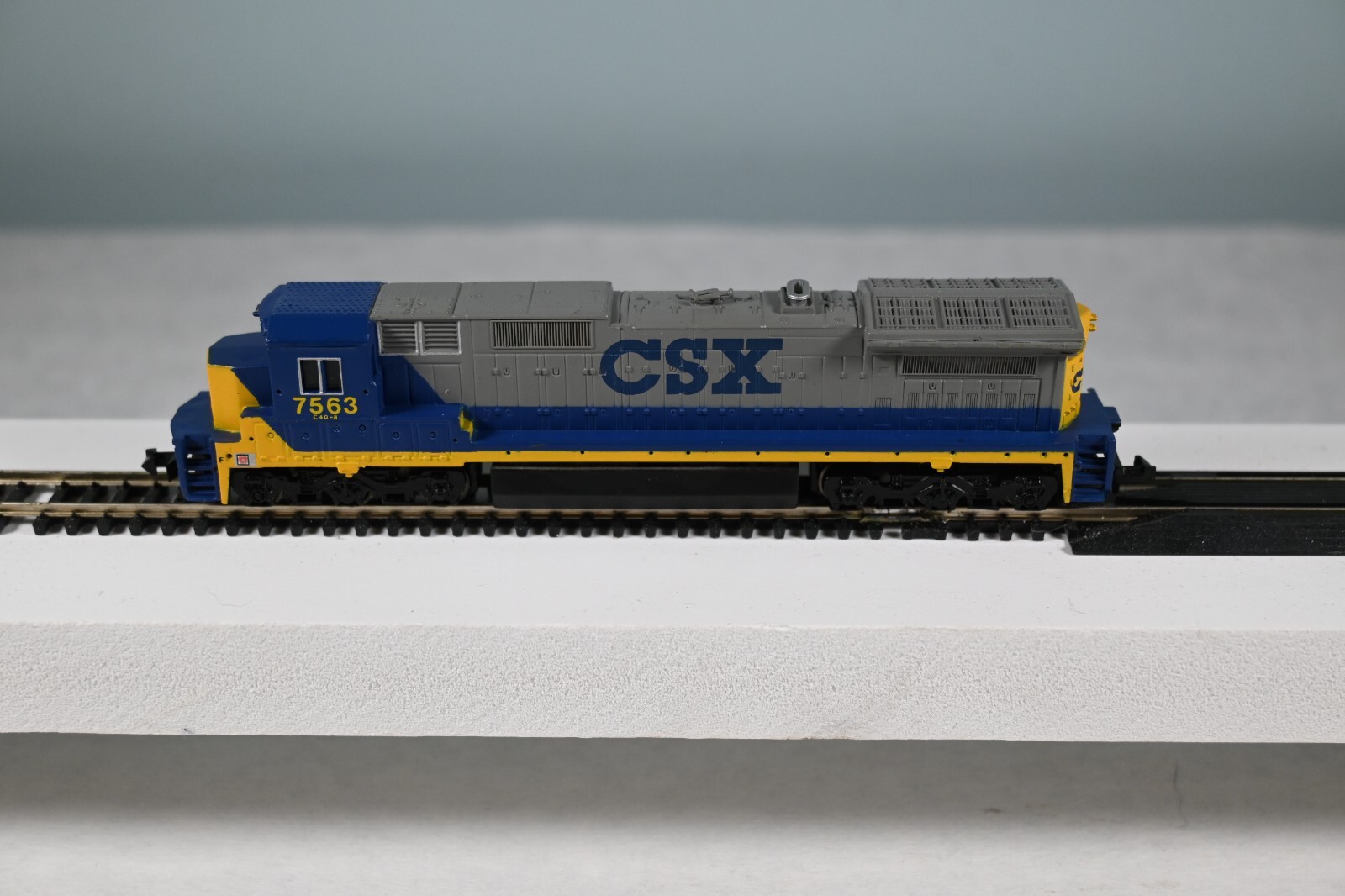 Bachmann Spectrum 85065 CSX 7563 GE DASH 8-40C Diesel Locomotive – New Old Stock