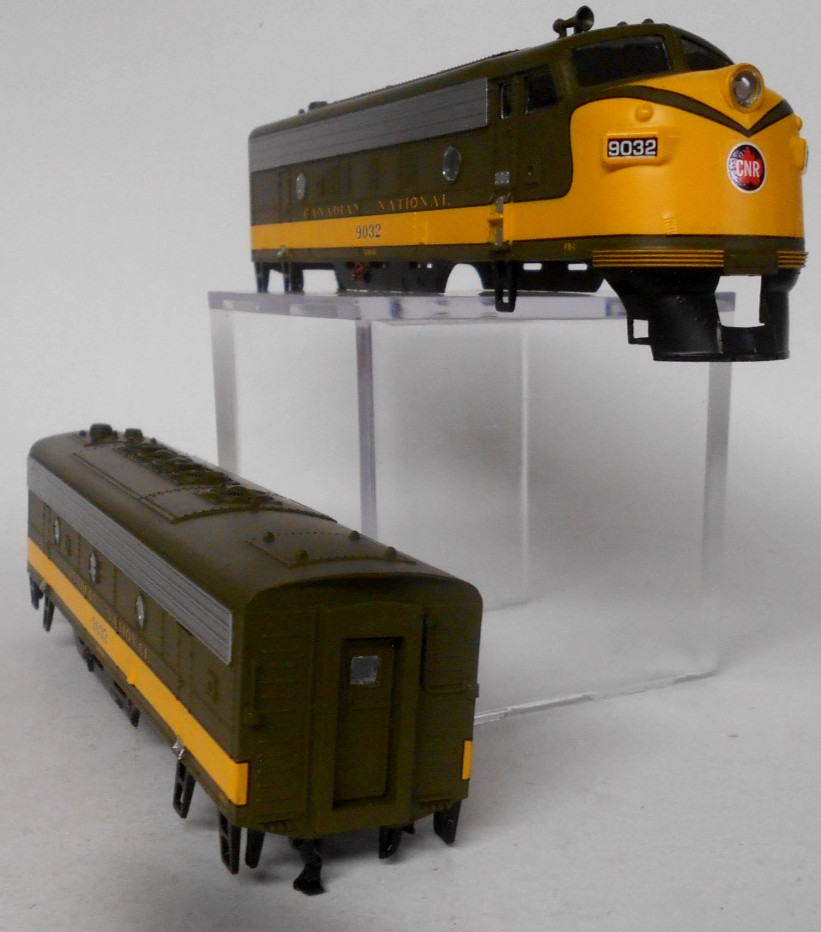 ATHEARN Roundhouse HO Scale F-7-A/B Set Shells / Glass CANADIAN NATIONAL