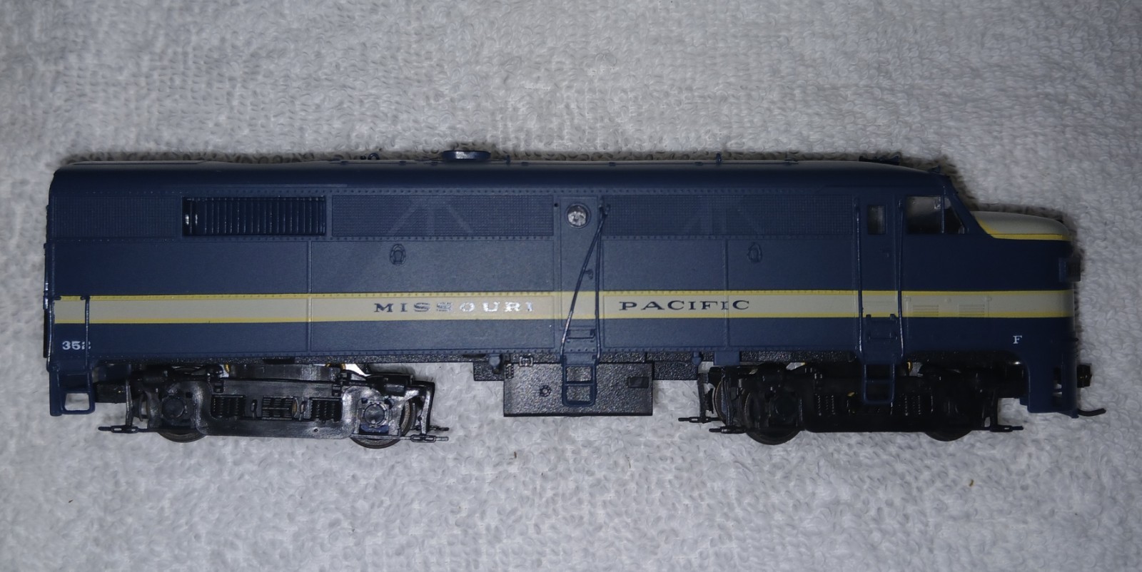 HO Scale Life-Like Diesel, Missouri Pacific #352 Blue Locomotive