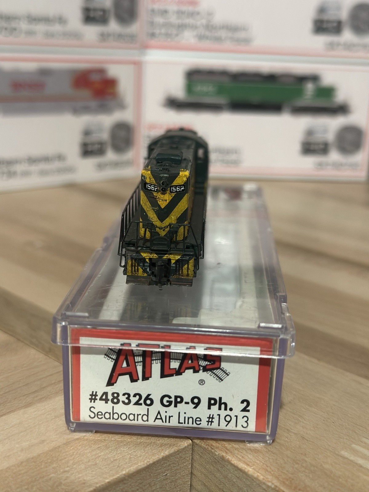 Atlas N GP-9 Ph 2 CNW Chicago and Northwestern #1562 DC weathered Custom￼