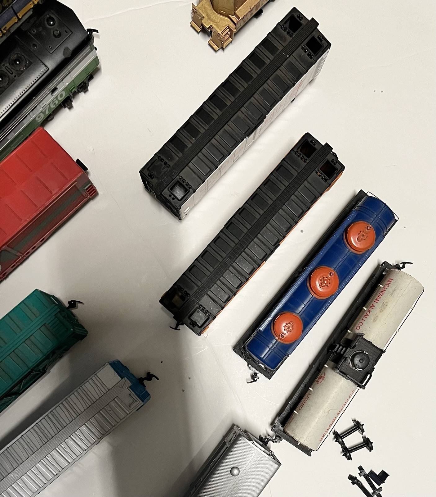 Vintage Lot Of 15 Ho Scale Train Used Parts Repair LOCOMOTIVE Various Brands toy