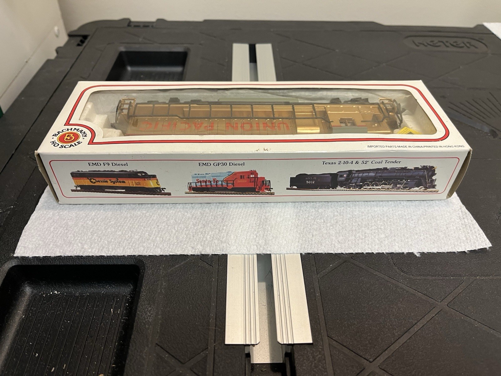 Bachmann HO Gauge Union Pacific GP 40 Gold Colored Engine New Old Stock