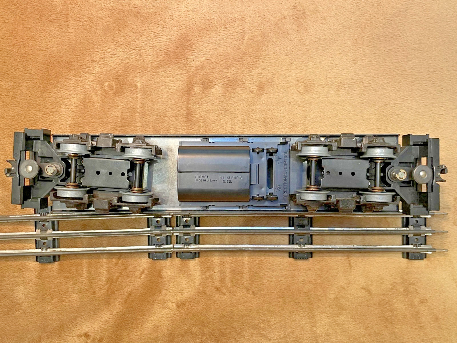 Lionel modern Grand Trunk coal train! Four 9822 gondolas plus 8356 dummy GP-7