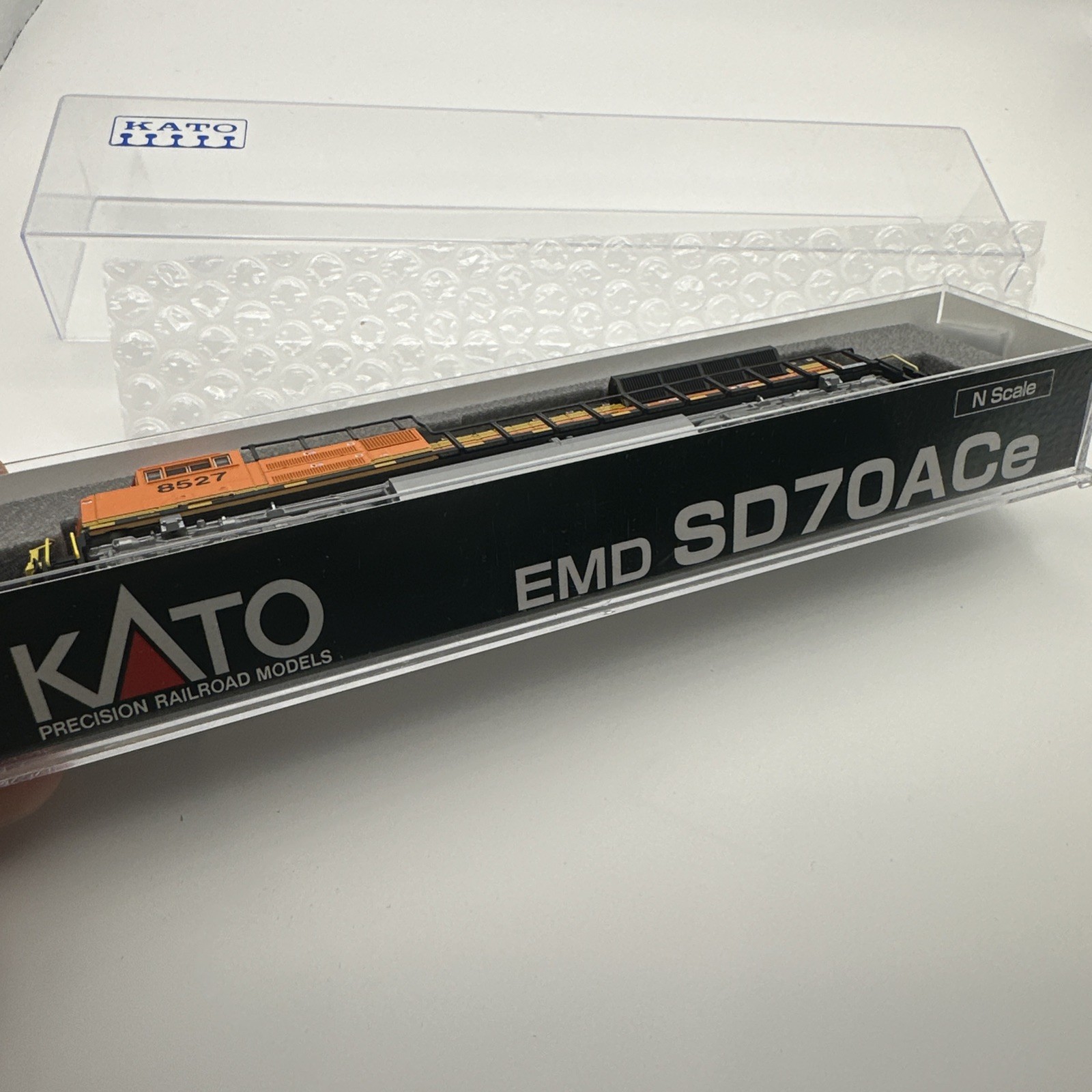 Kato N scale – BNSF Railway SD70ACe #8400 DCC 176-8523-DCC T4