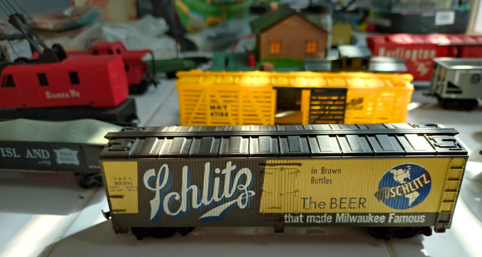 HO scale train start up, 1970’s, 2 locomotives, 12 cars, station + Very Clean
