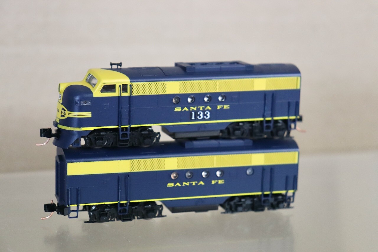 MICRO TRAINS N GAUGE Santa Fe AT&SF FT A & B DIESEL LOCOMOTIVE 133 SET on