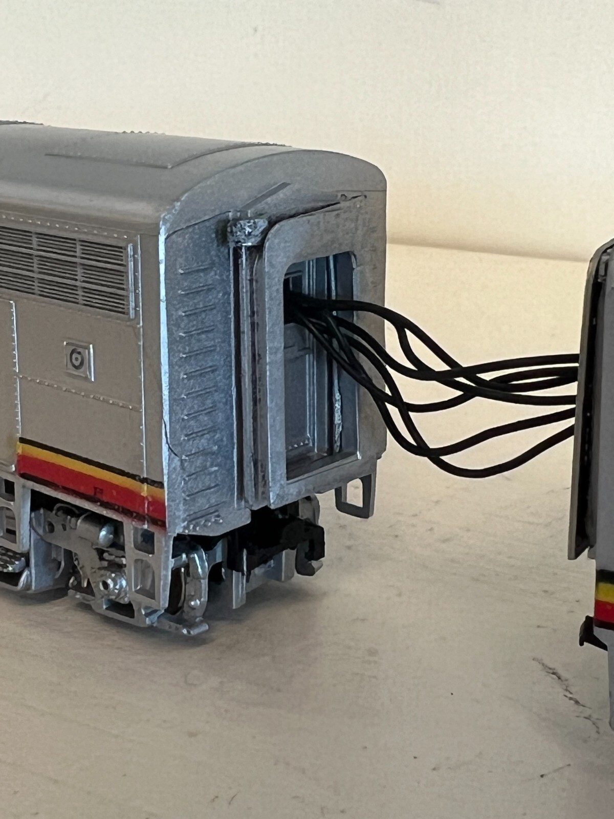 HO Scale Bachmann Santa Fe Train #390 wired w/ car (NOT SURE OF FUNCTIONALITY)