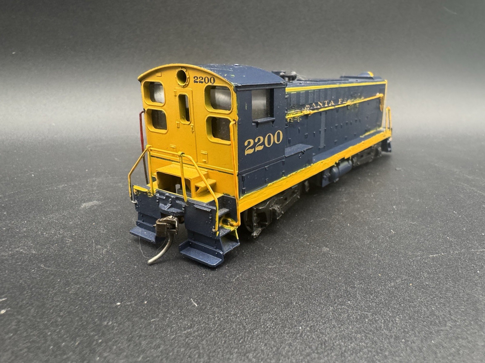 Athearn HO S-12 ATSF/Santa Fe #2200 PWR Diesel Locomotive Pair Tested Custom