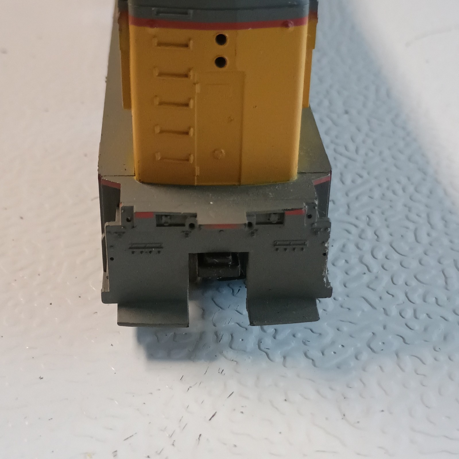 HO Union Pacific Railroad Diesel Locomotive Analog 1:87 2802 Yellow Gray