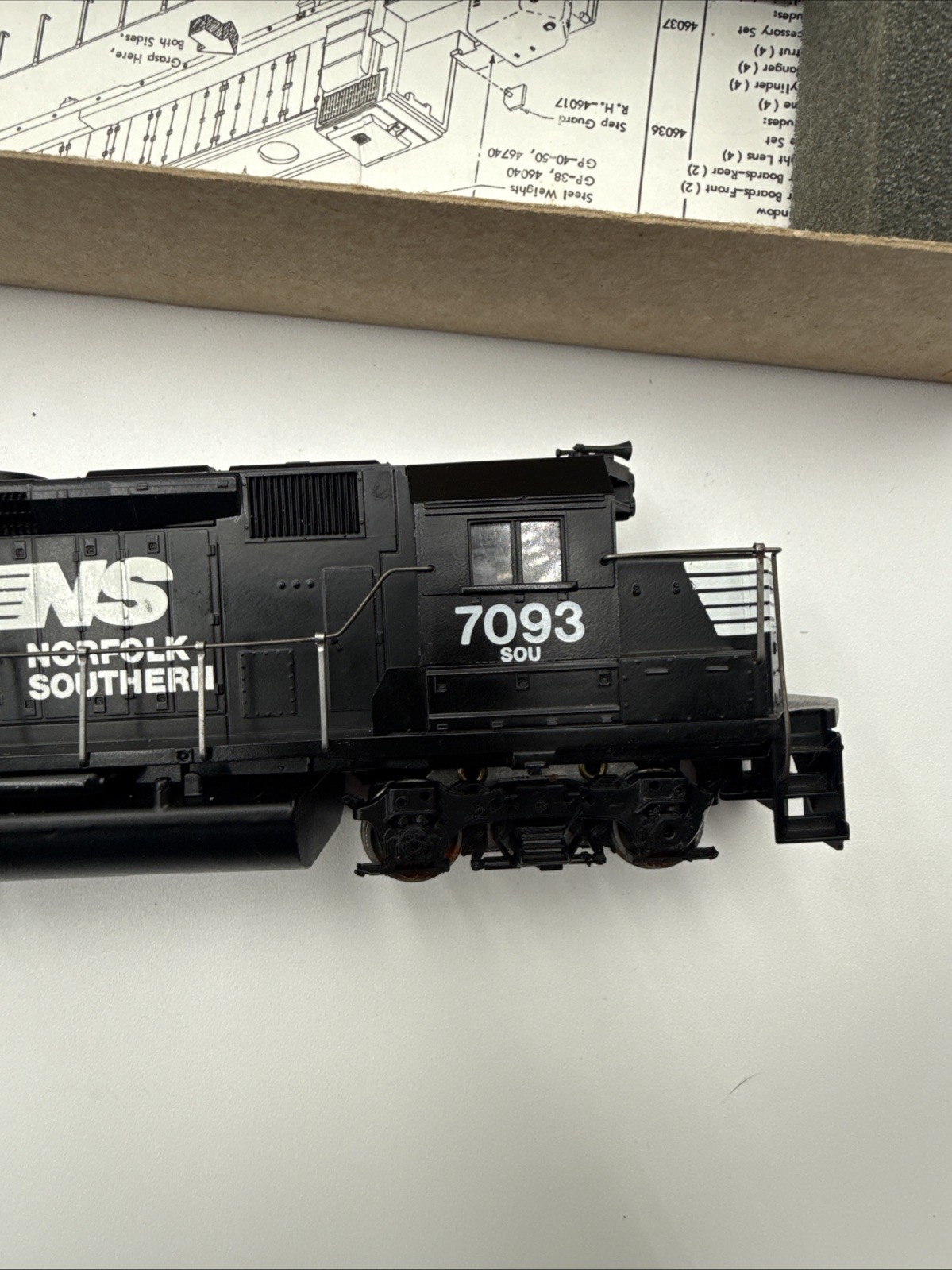 ATHEARN 4630 HO SCALE NORFOLK SOUTHERN GP50 POWERED DIESEL LOCOMOTIVE #7093